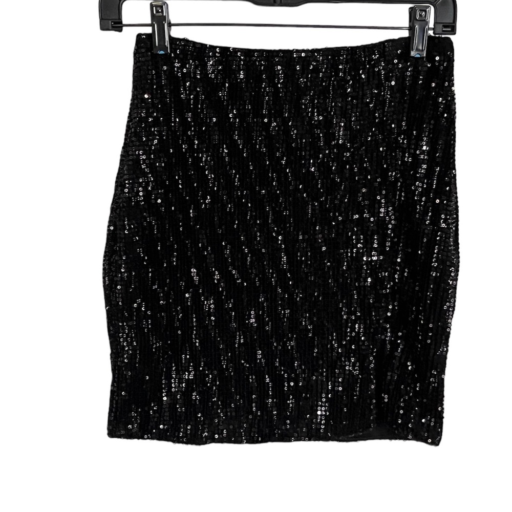 SEQUINNED MINI SKIRT BY ÉTOPHE STUDIOS